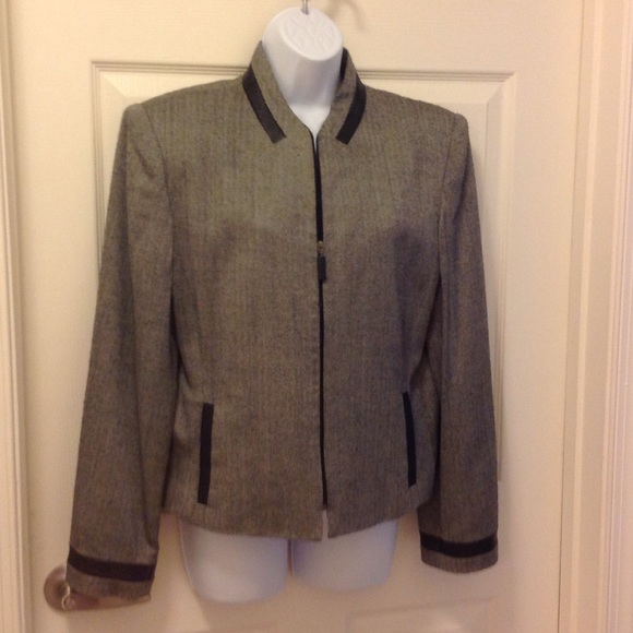 🎉 HP 10/5🎉Gray Suit!