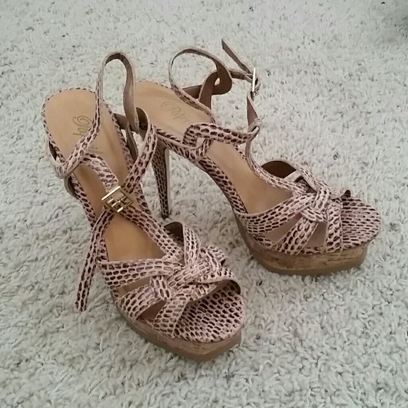 Heels - Picture 2 of 4
