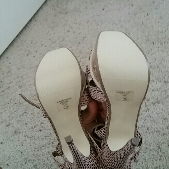 Heels - Picture 4 of 4