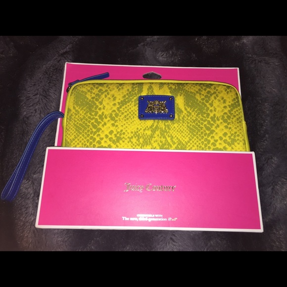Juicy couture iPad sleeve with zipper closure