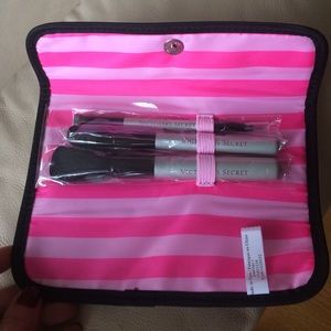 Victoria secret brushes
