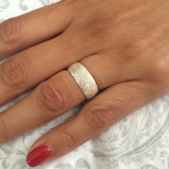 Jewelry - Gorgeous sparkly 925 silver ring