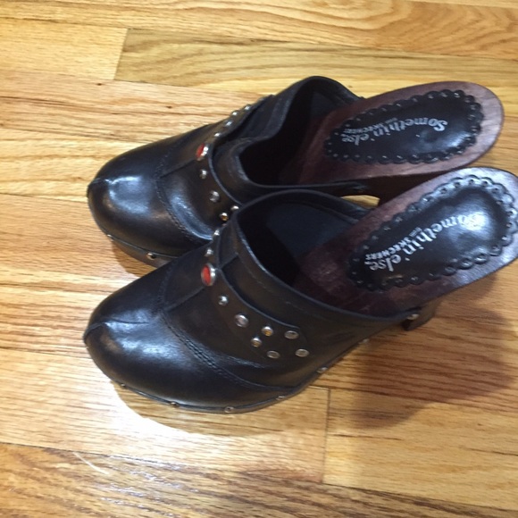 Skechers clogs like new - Picture 2 of 3
