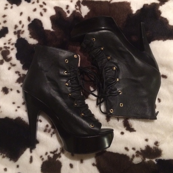Steve Madden platform Bootie