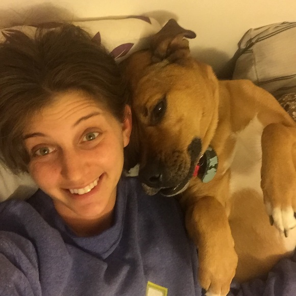 Meet your Posher, Carly! IG: Goldngrails - Picture 2 of 3