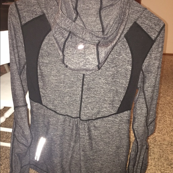 Lululemon run resolution pullover 10