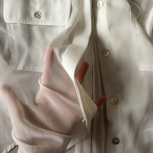 Absolutely gorgeous chiffon button up - Picture 3 of 4