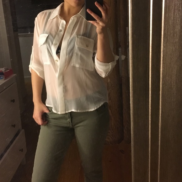 Absolutely gorgeous chiffon button up - Picture 4 of 4