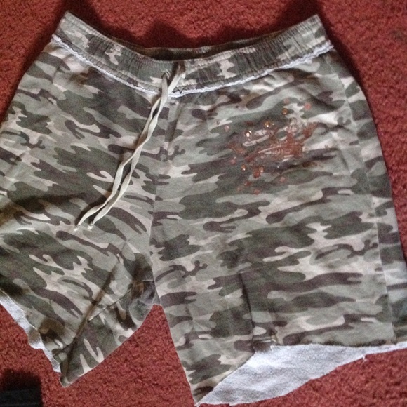 Cotton camo shorts with princess crown