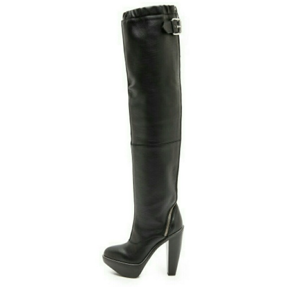 SOLD.....ALEXANDER MCQUEEN OVER THE KNEE BOOTS - Picture 2 of 3