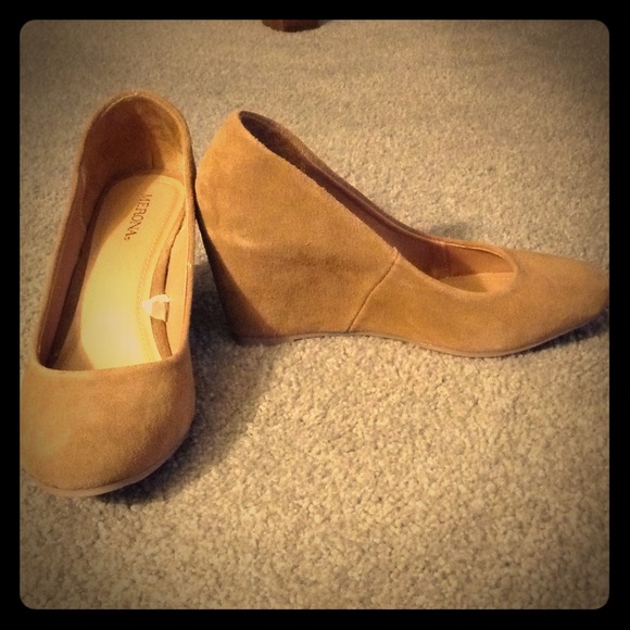 Merona camel colored wedge