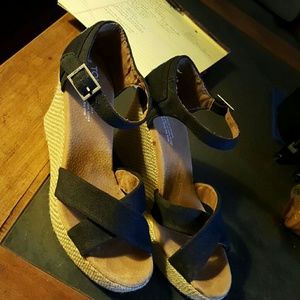 TOMS wedges