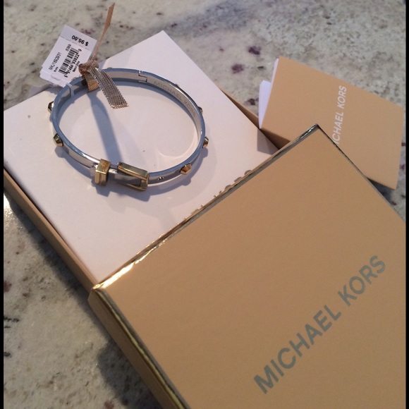 Check out my closet💐 - Picture 3 of 4