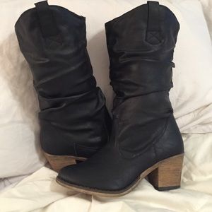 Black women's slouch boots with chunky heel