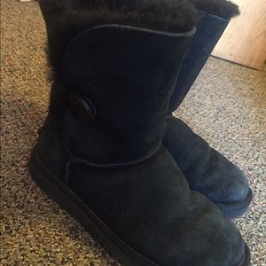 black bailey button ugg size 7