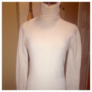 Columbia turtle neck sweater