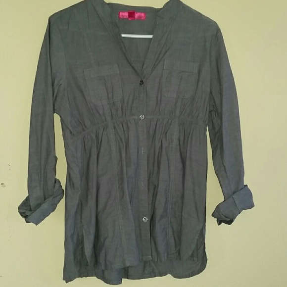 Gray casual/dressy top