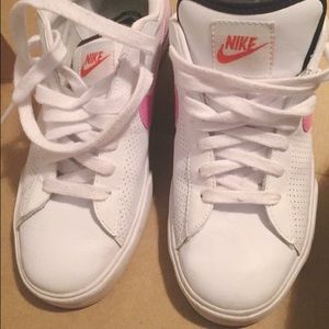 Nike women's size 9 sneakers white w/pink/purple
