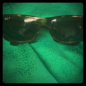 Be cute in the sun with this pair of Ray Bans!