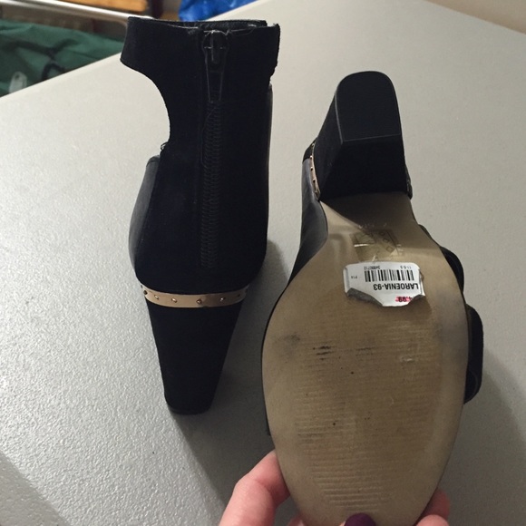 Cutout heels - Picture 2 of 4