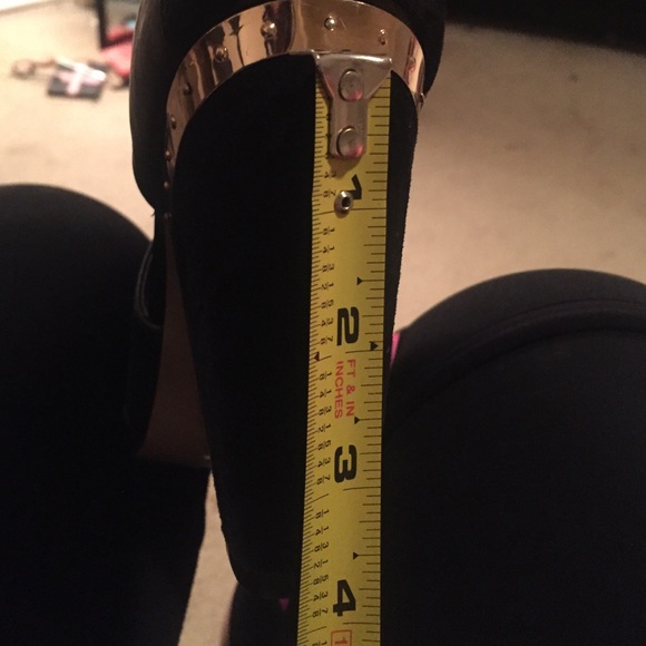 Cutout heels - Picture 4 of 4