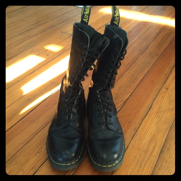1914 Dr Marten boots with 14 eyelets size 10