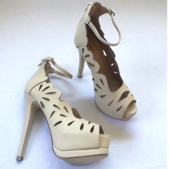 NEW W/O tags nude heels