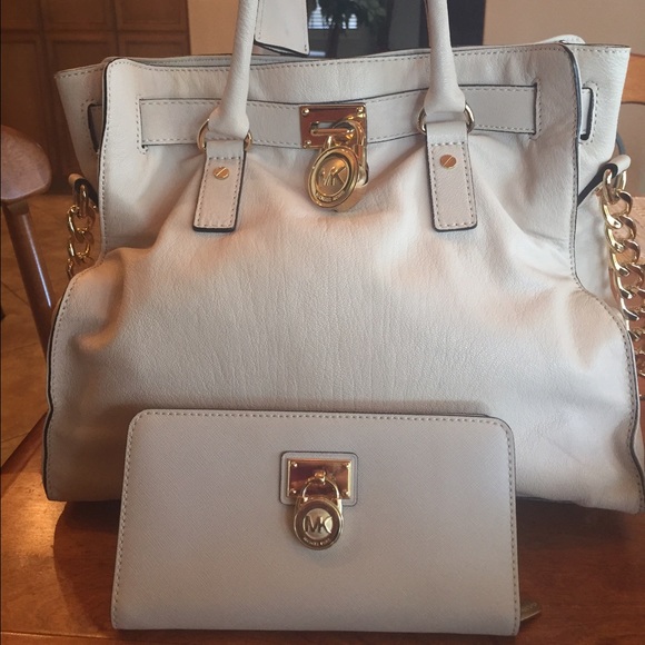 Michael Kors Ivory Lg. Hamilton Handbag w/ wallet - Picture 3 of 4