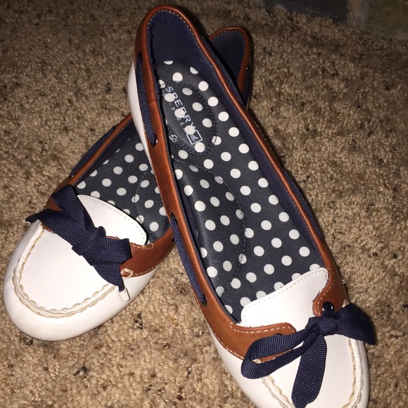 NWOT Cute little Sperry patent boat shoes