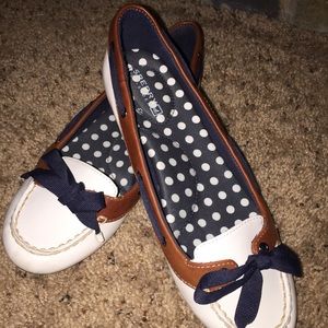 NWOT Cute little Sperry patent boat shoes