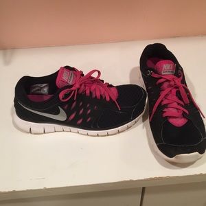 Size 7 1/2 Nike flex run