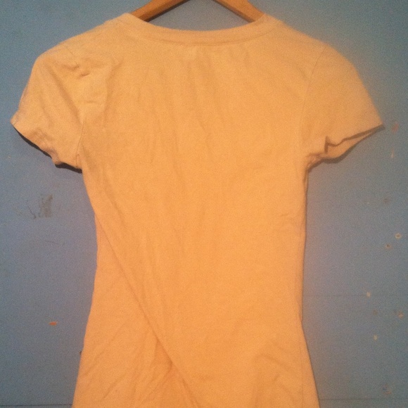 Simple t-shirt! - Picture 3 of 3