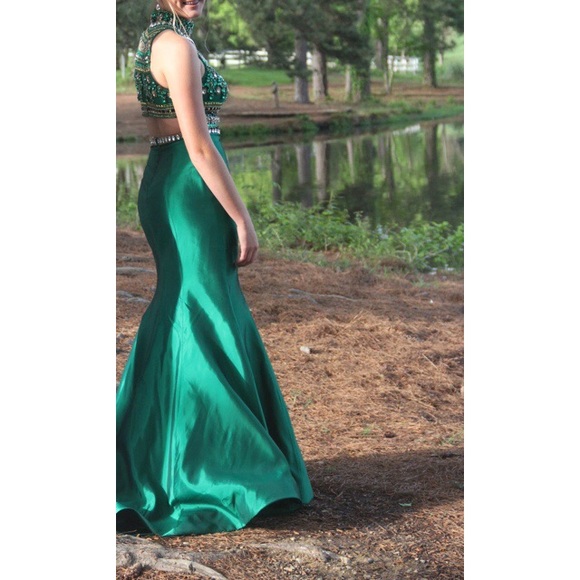 Emerald Green Sherri Hill dress - Picture 2 of 4