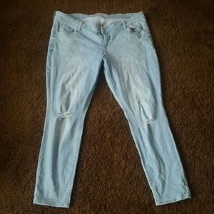 Never worn light washed ripped skinny jeans