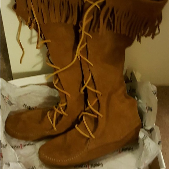 Minnetonka Lace-Up Fringe Boots size 7 Dusty Brown