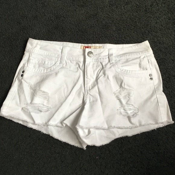 lei white shorts ❤️