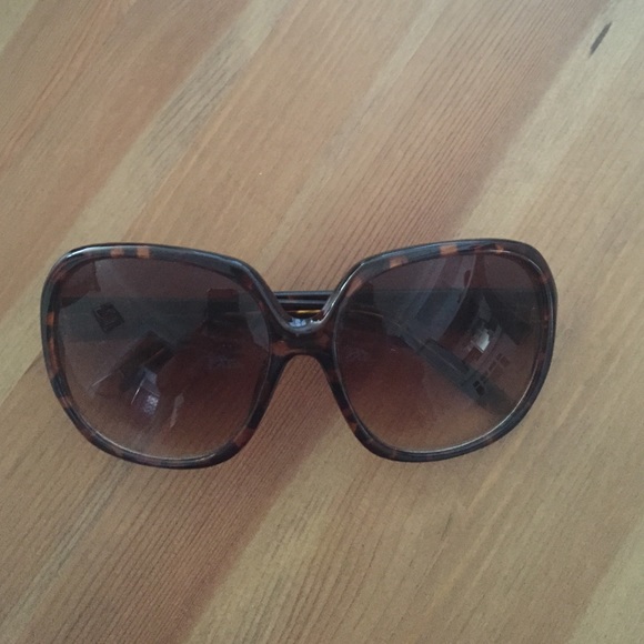 Steve Madden tortoise shell sunglasses