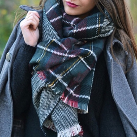 Contrast Scarf - Picture 3 of 4