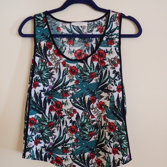 Modern floral tank. - Picture 1 of 4