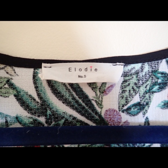 Modern floral tank. - Picture 2 of 4