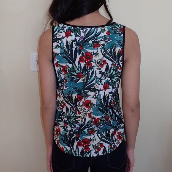 Modern floral tank. - Picture 4 of 4