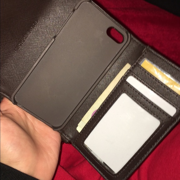 Michael kors camo wallet holds iPhone 5 - Picture 3 of 3