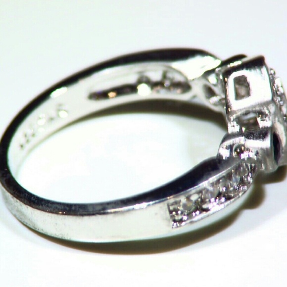 Size 7.5 Gorgeous .925 Sterling Silver woman Ring - Picture 3 of 4