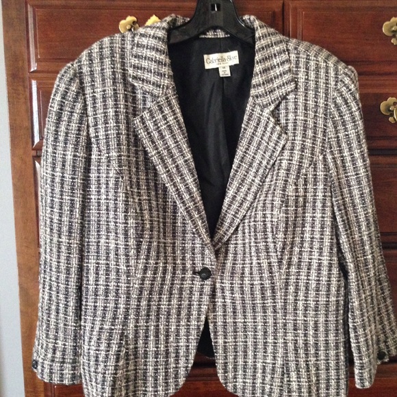 Nicely tailored crop jacket for work or jeans