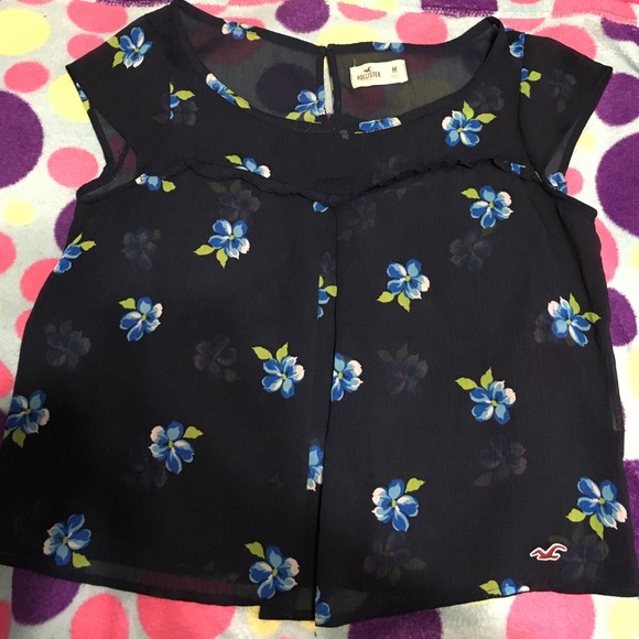 Hollister top