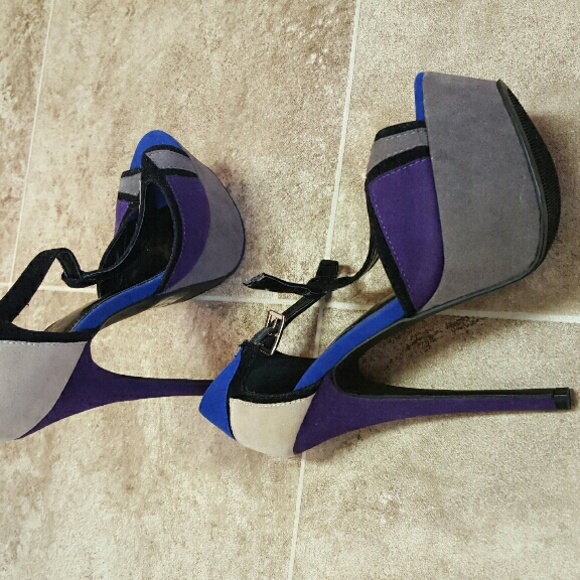 Heels - Picture 2 of 3