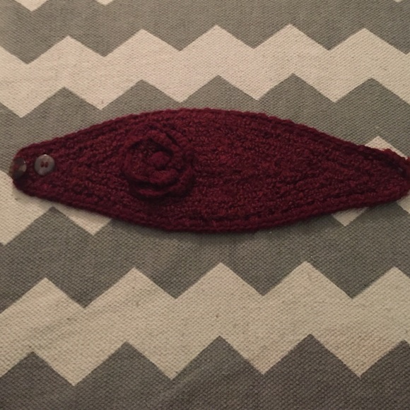Wide headband.