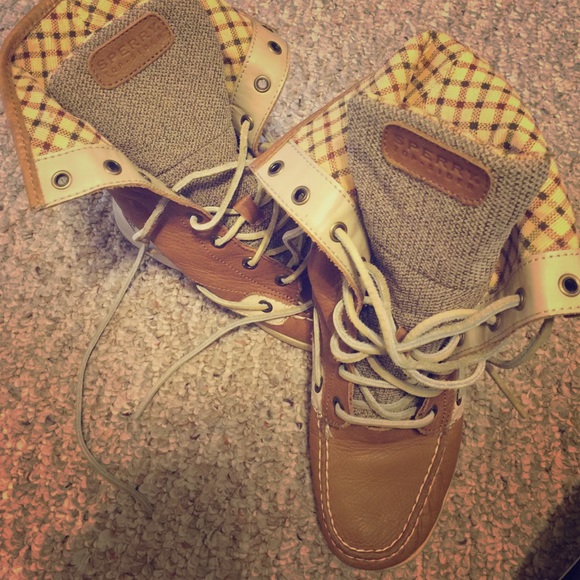 Camel colored Sperry Topsider Boots
