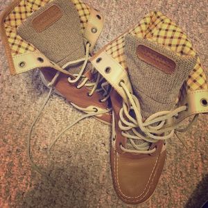 Camel colored Sperry Topsider Boots