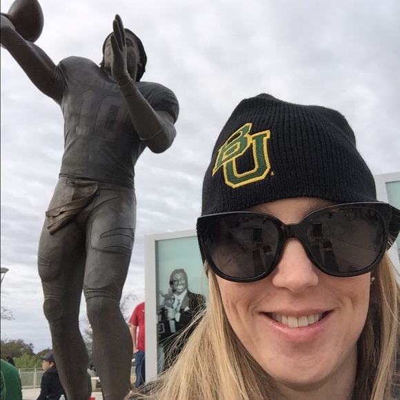 Meet your Posher, Stacy - Picture 2 of 6